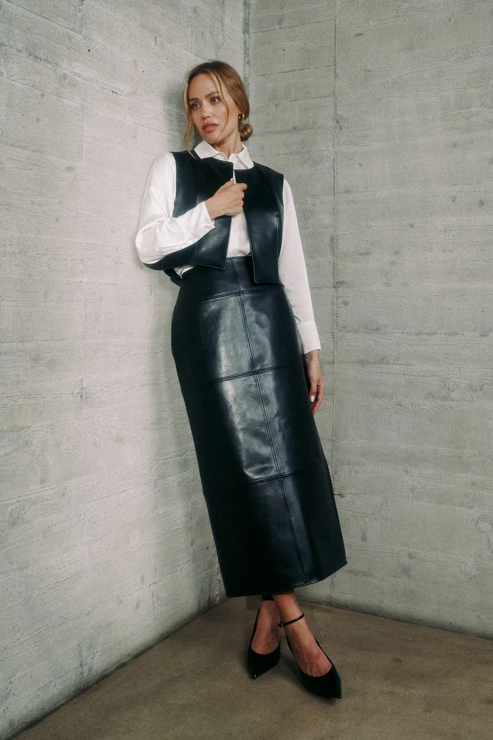 lotta-ludwigson-runa-pencil-skirt-mirum-black-vegan-leather image 1