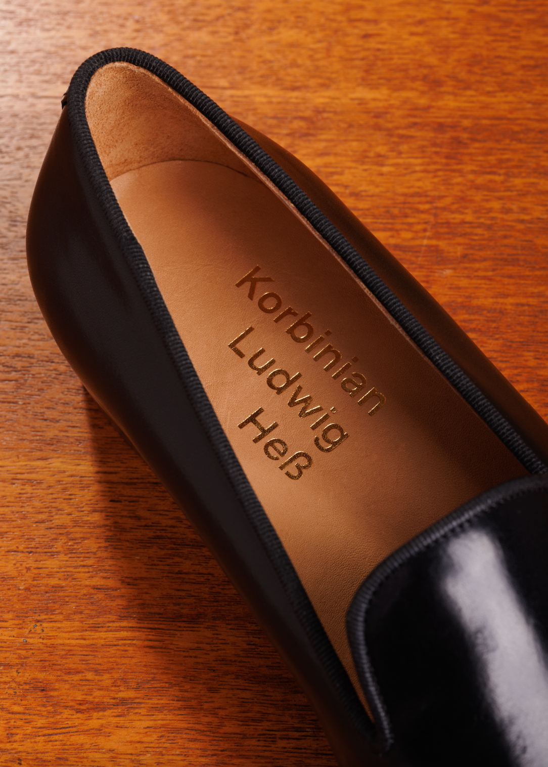 klh-slipper-in-schwarz-wholecut-leder-smoking-slipper image 5