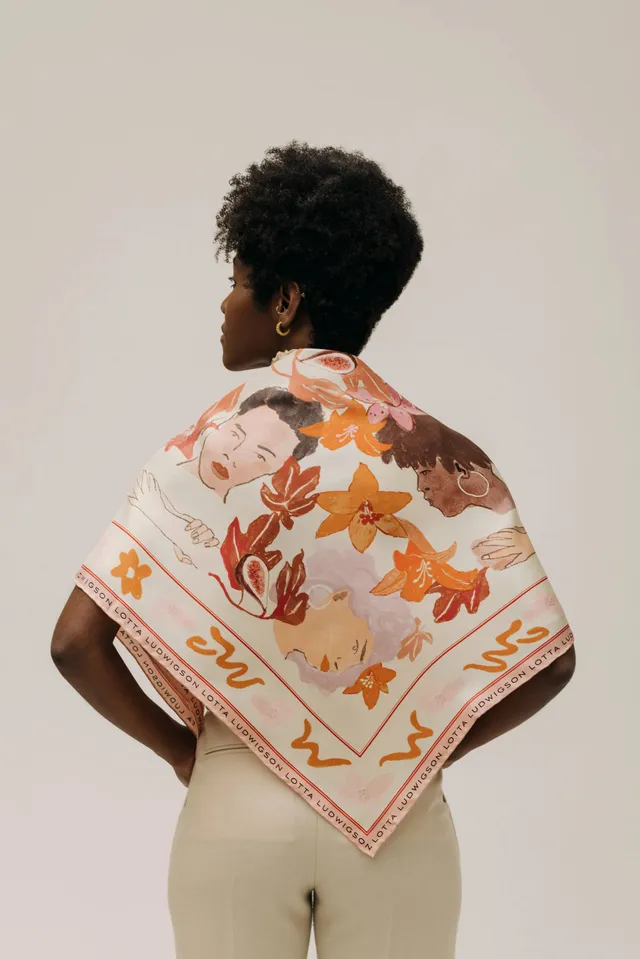 lotta-ludwigson-female-empowerment-silk-foulard-90x90cm image 1