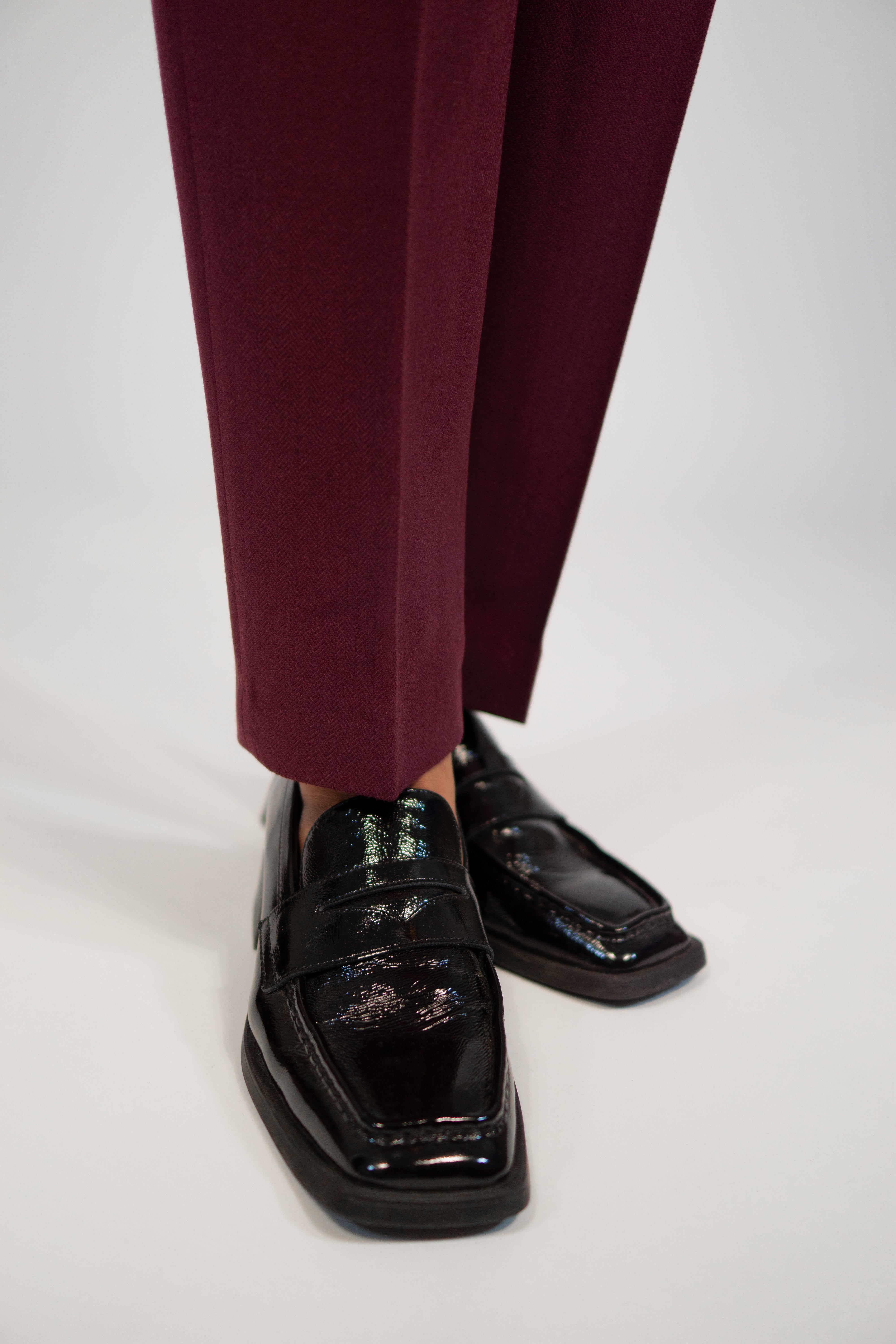 lotta-ludwigson-lotta-hose-tief-bordeaux-fischgr-t image 4