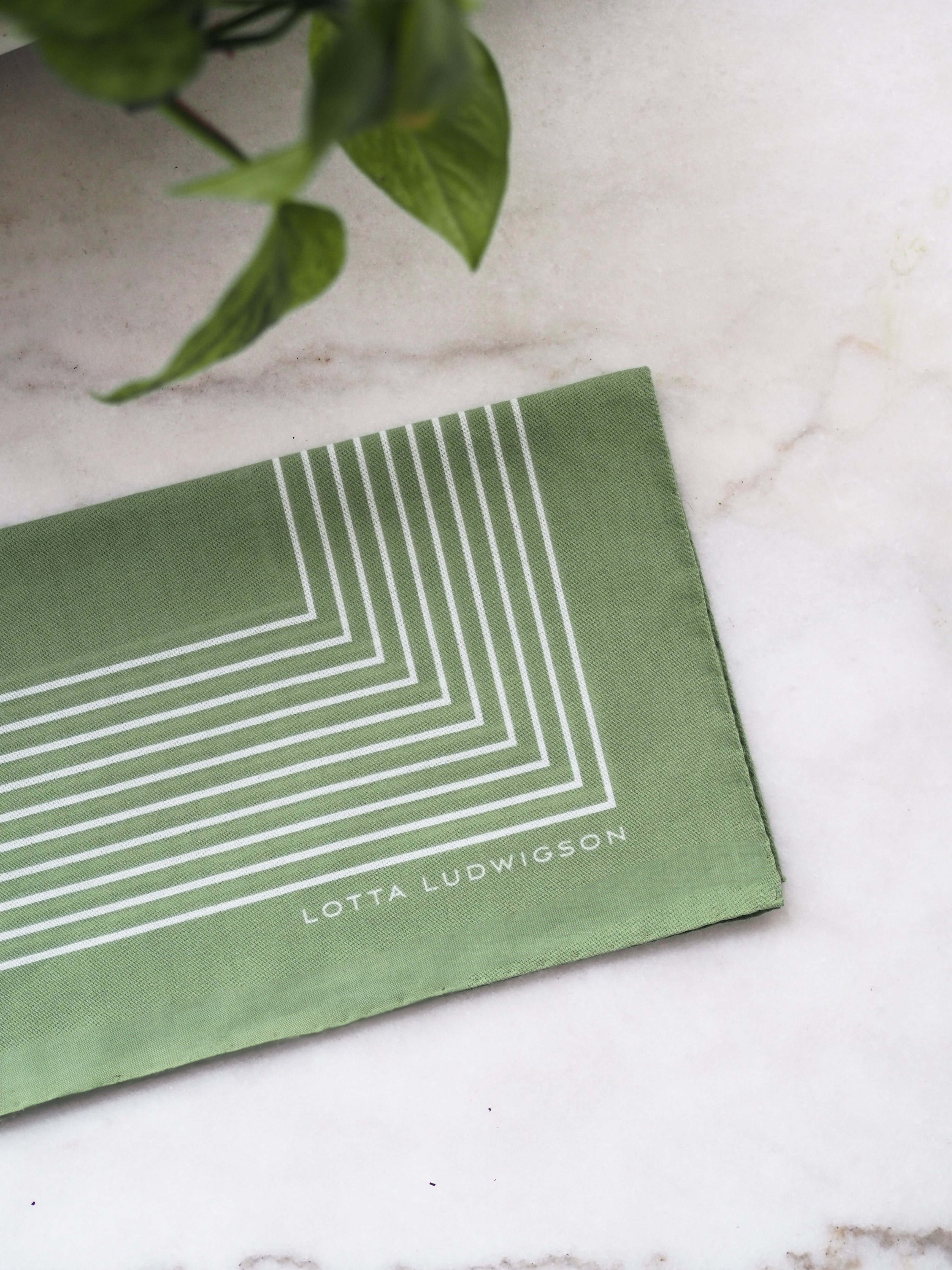lotta-ludwigson-striped-cotton-scarf-baumwolltuch-sage-green-70x70cm image 2
