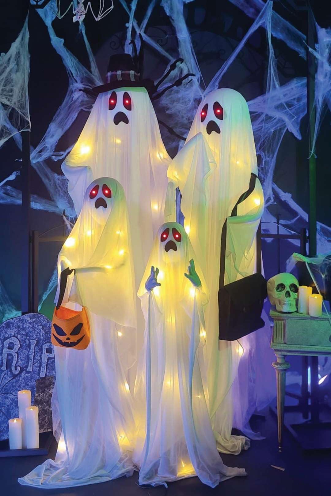 ptit-clown-24064-halloween-geisterfamilie-4-geister-160-cm-mit-sound-und-licht image 1