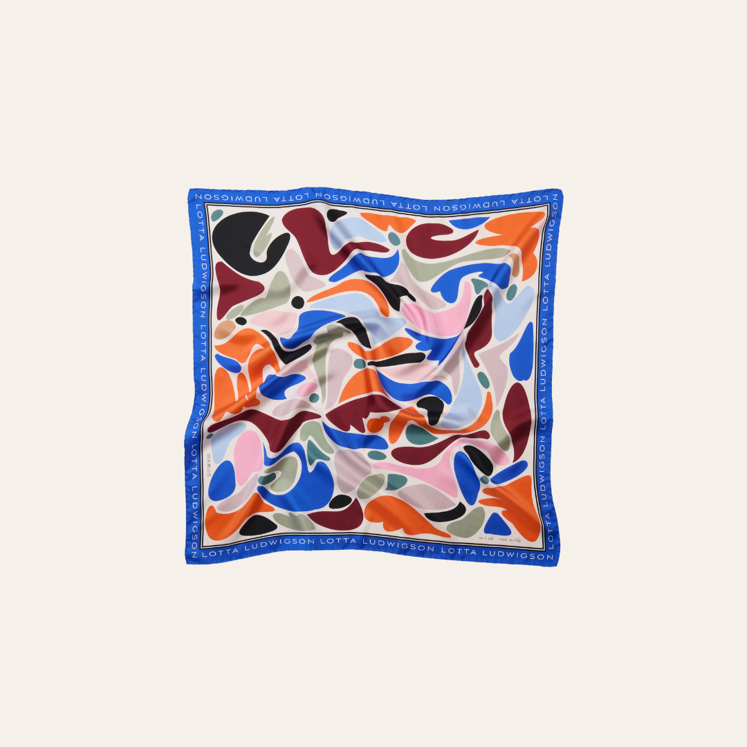 lotta-ludwigson-bold-optimism-seiden-foulard-48x48cm image 2