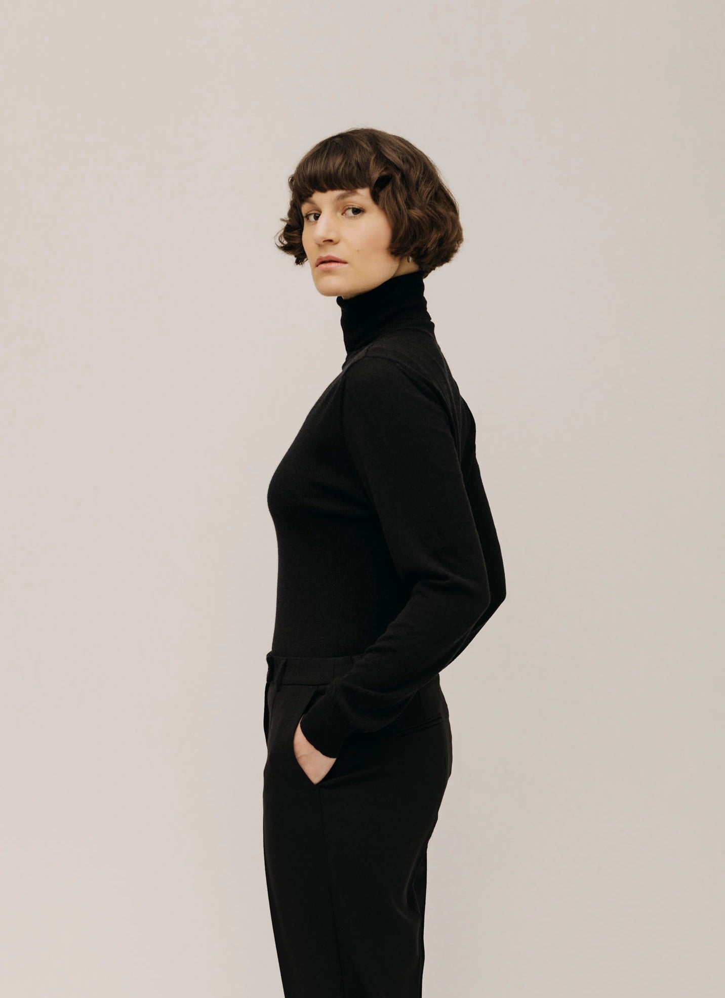lotta-ludwigson-tilda-rollneck-black-rollkragen-aus-merino-und-lyocell image 3