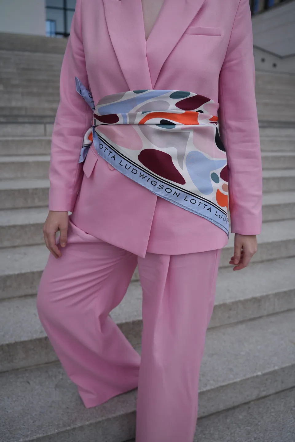 lotta-ludwigson-soft-optimism-silk-foulard-90x90cm-hellblau image 1