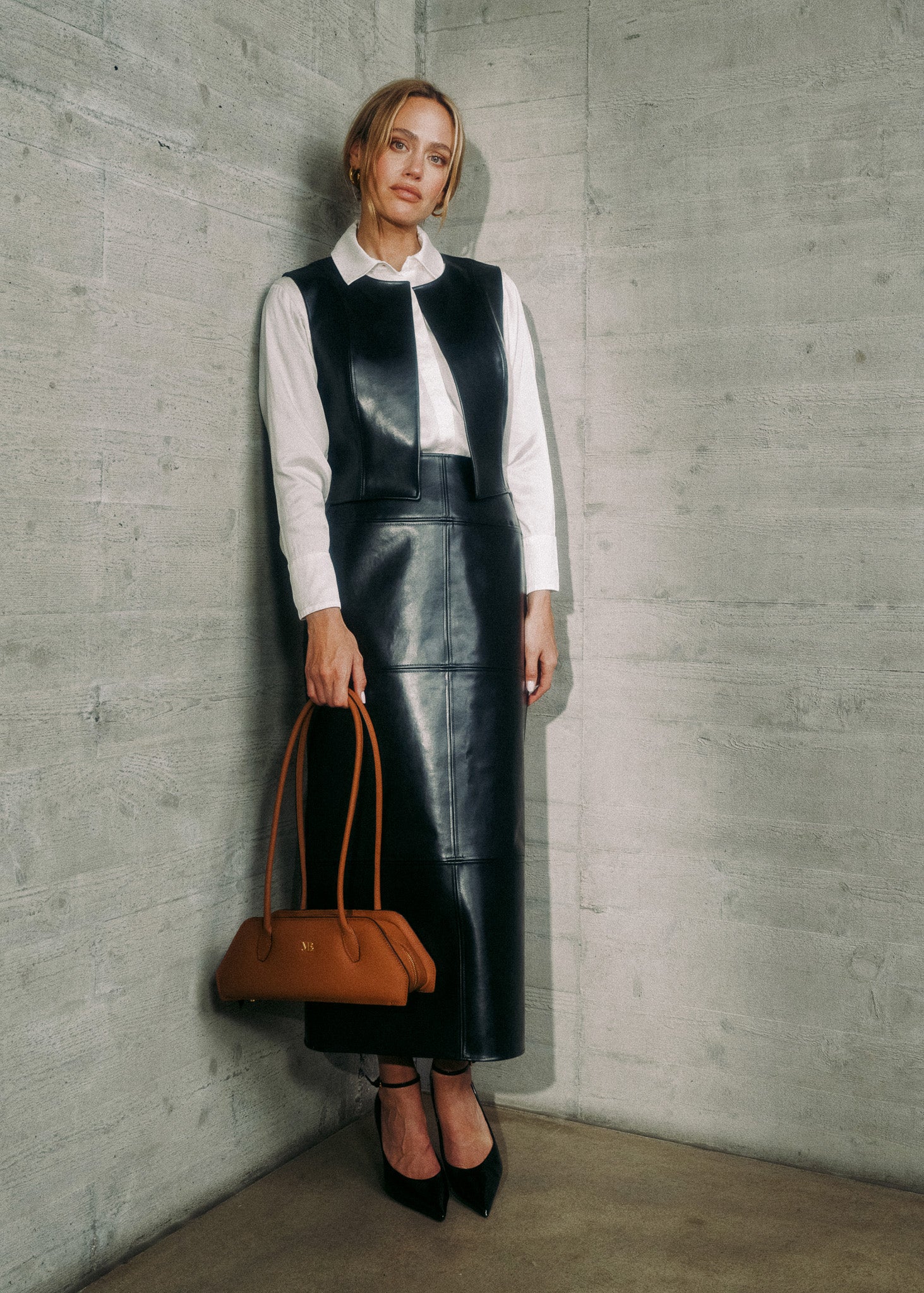 lotta-ludwigson-runa-weste-mirum-schwarzes-veganes-leder image 6
