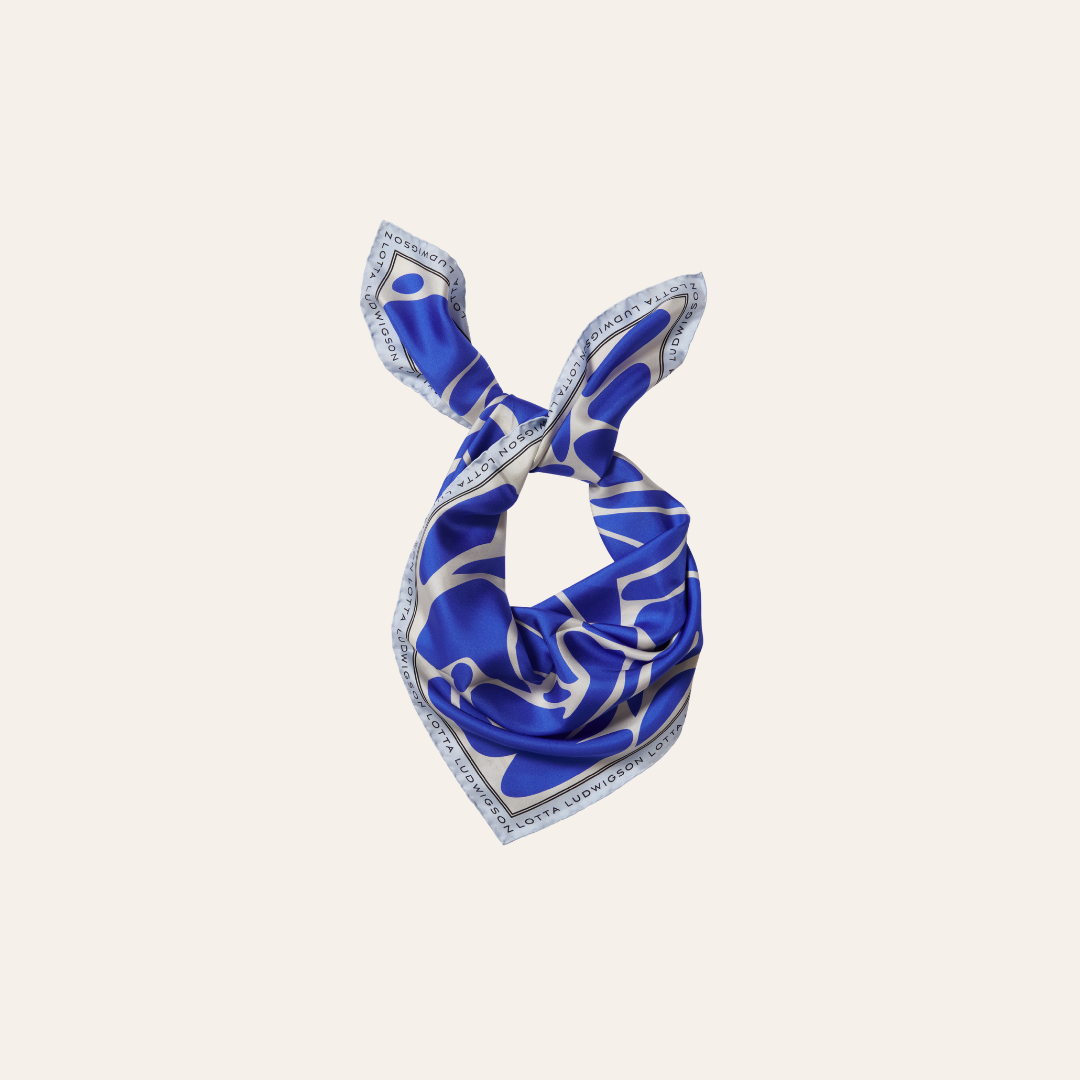 lotta-ludwigson-seiden-foulard-90x90cm-royal-blue image 2