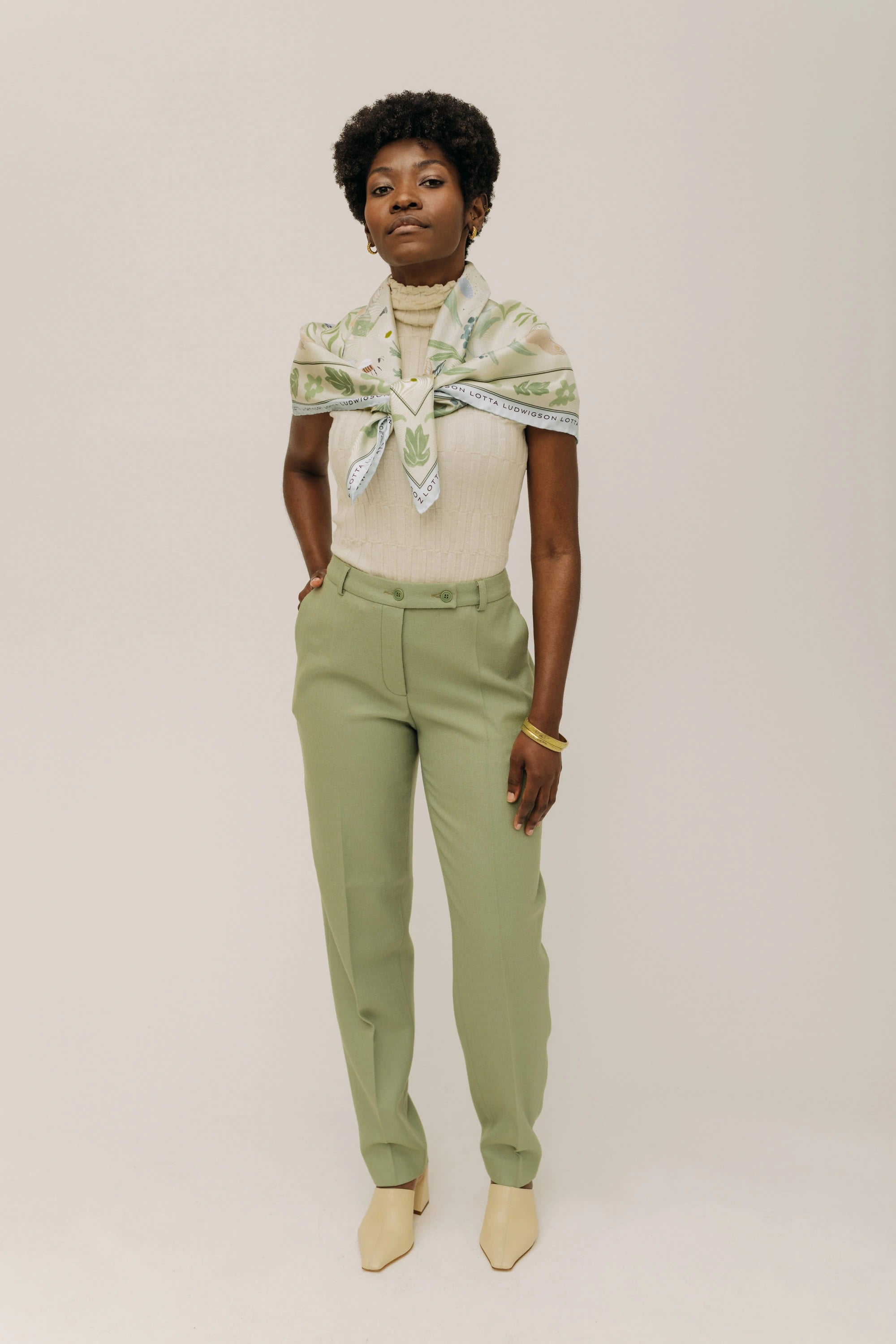 lotta-ludwigson-lotta-hose-salbeigr-n image 1