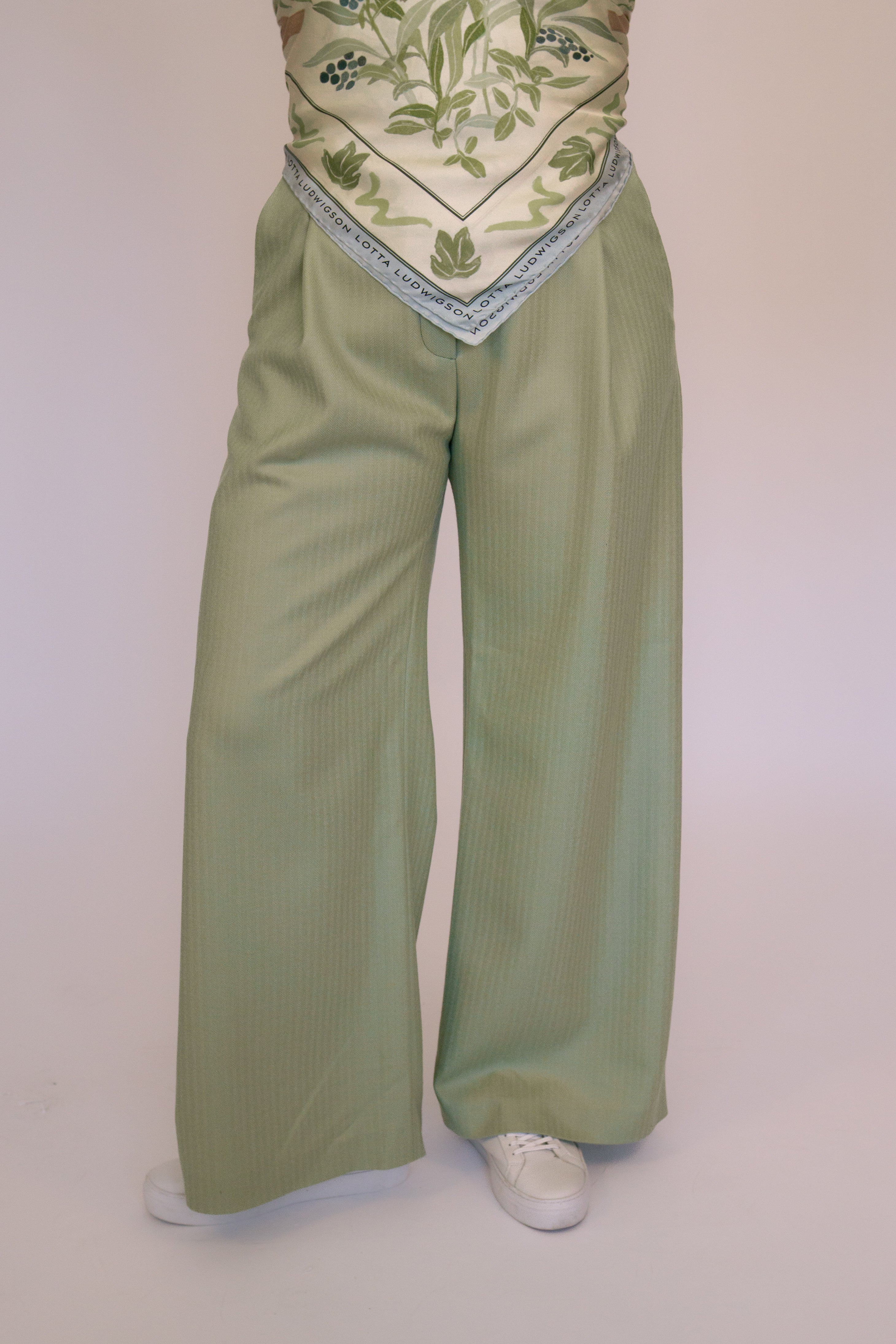 lotta-ludwigson-alva-hose-high-waist-wide-leg-sage-green-herringbone image 6