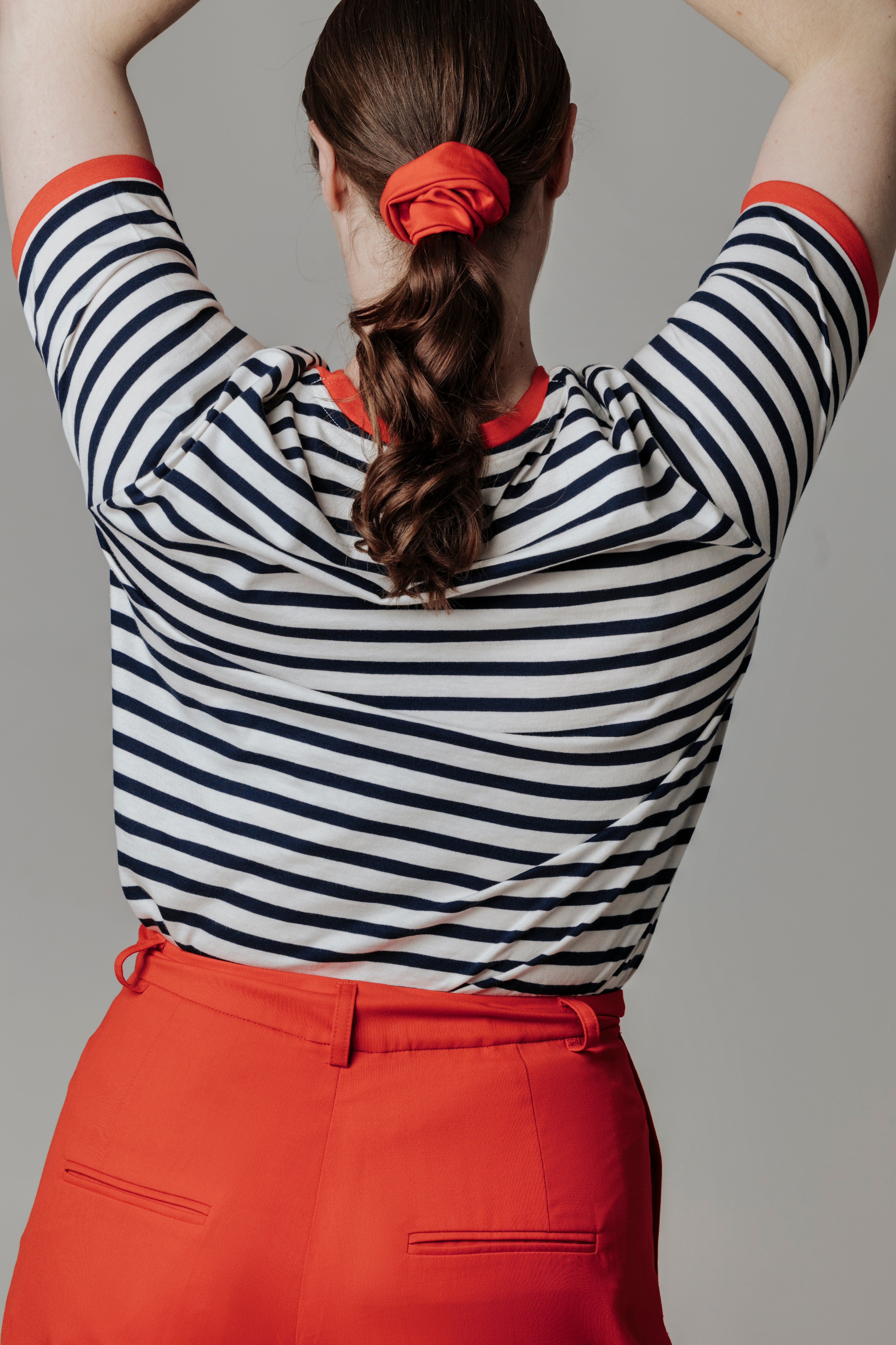 lotta-ludwigson-luma-t-shirt-navy-blue-striped-aus-bio-baumwolle-single-jersey image 3