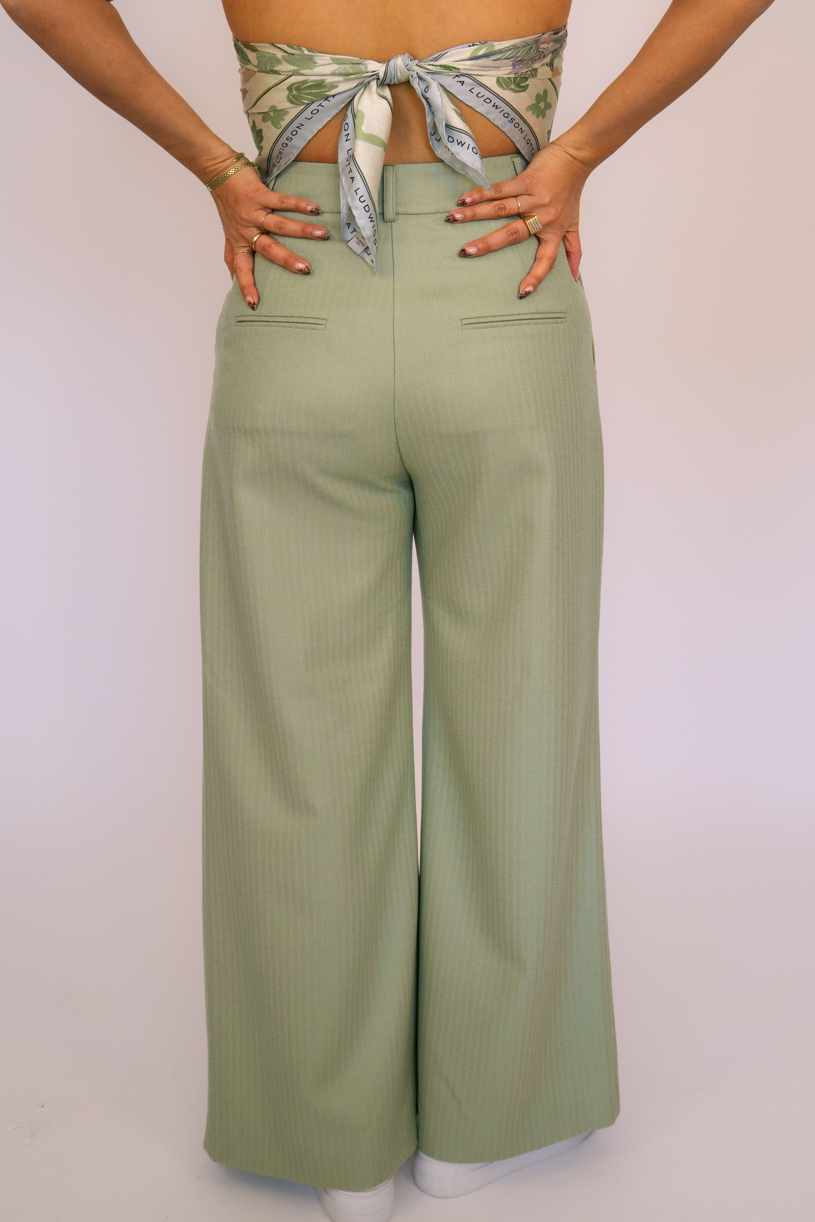 lotta-ludwigson-alva-hose-high-waist-wide-leg-sage-green-herringbone image 7