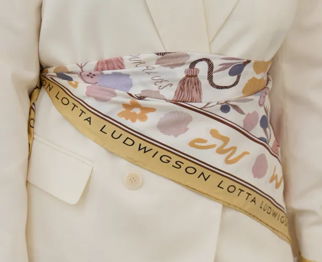 lotta-ludwigson-modern-heritage-silk-foulard-90x90cm image 1
