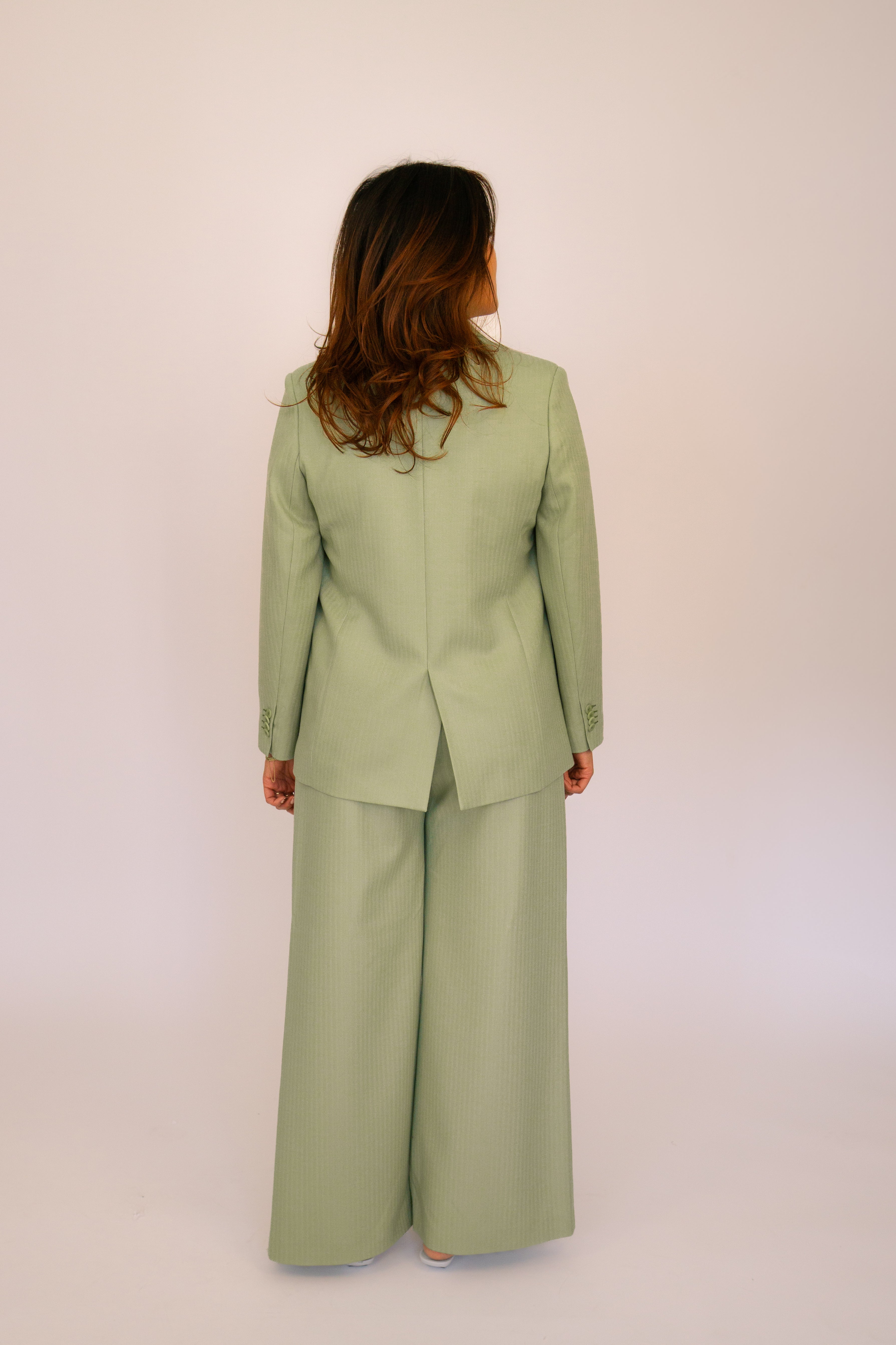 lotta-ludwigson-alva-blazer-sage-green-herringbone-woll-blazer-doppelreihig image 6