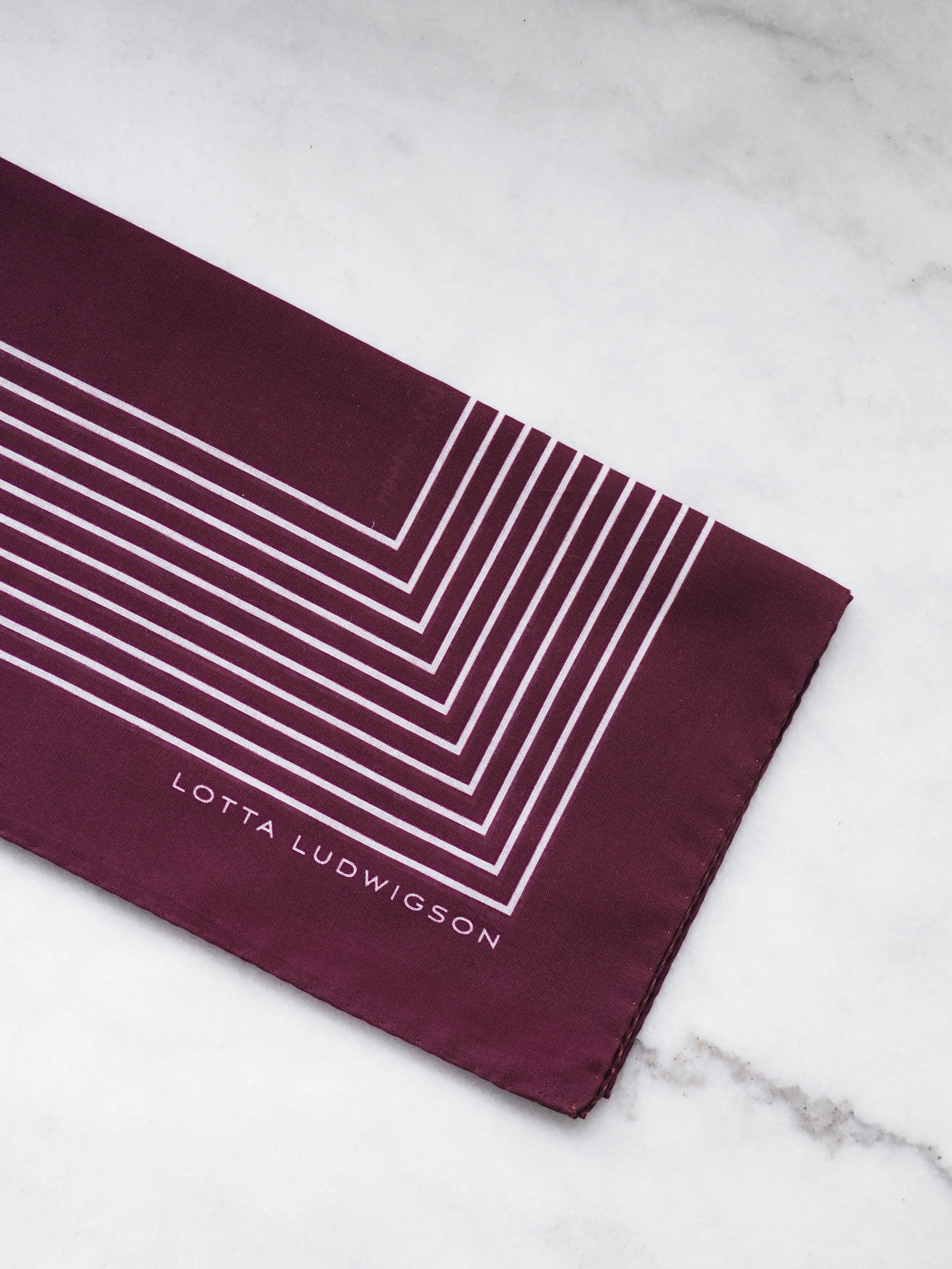 lotta-ludwigson-striped-cotton-scarf-dark-burgundy-70x70cm-baumwolltuch image 4