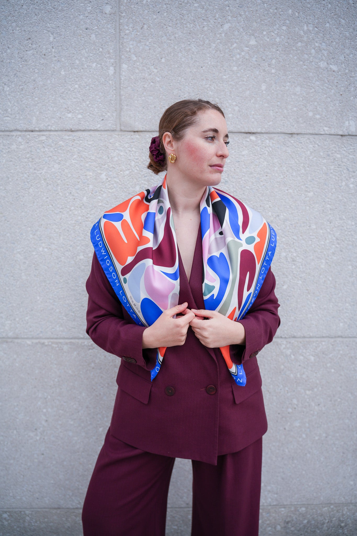 lotta-ludwigson-bold-optimism-seidentuch-90x90cm-silk-scarf image 5