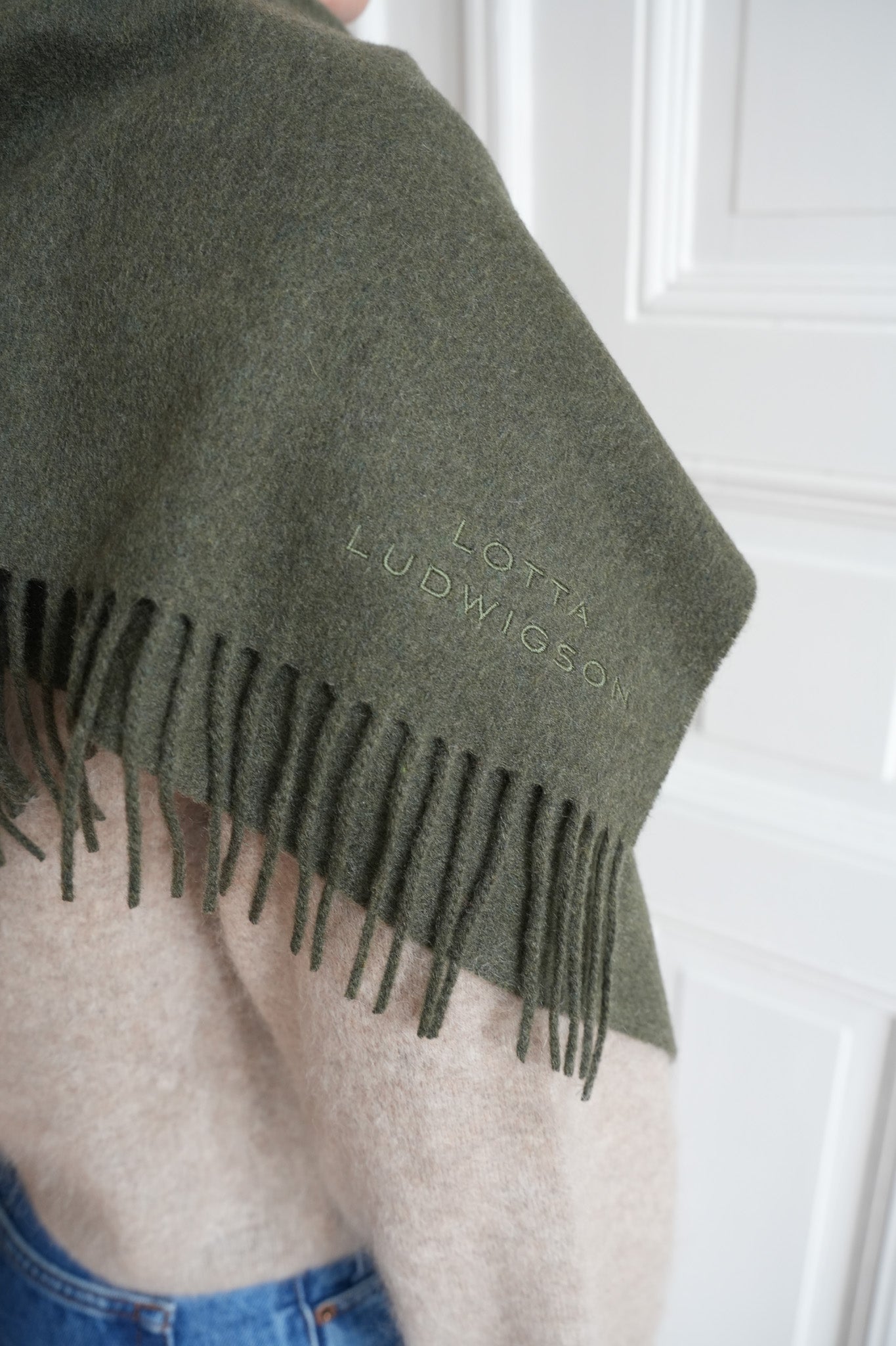 lotta-ludwigson-oversized-cashmere-scarf image 2