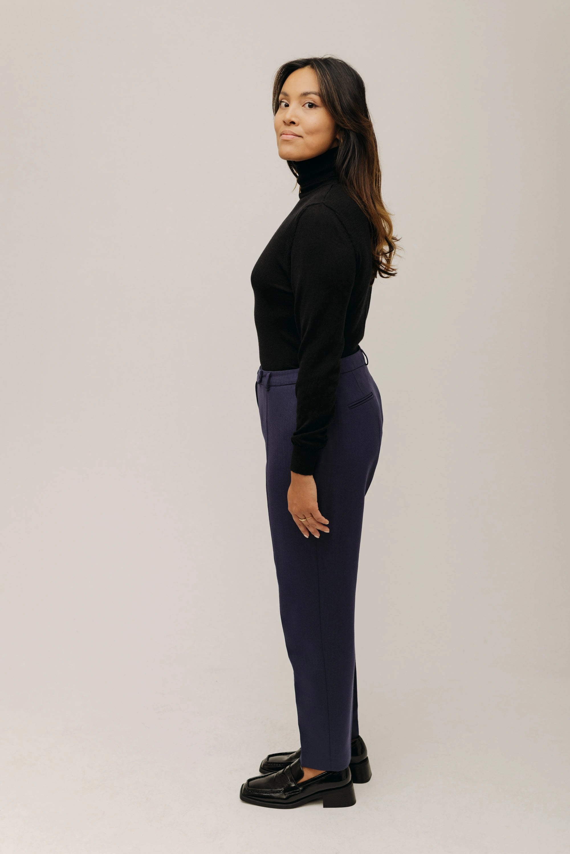 lotta-ludwigson-lotta-pants-midnight-blue-karottenhose-fischgrat image 2