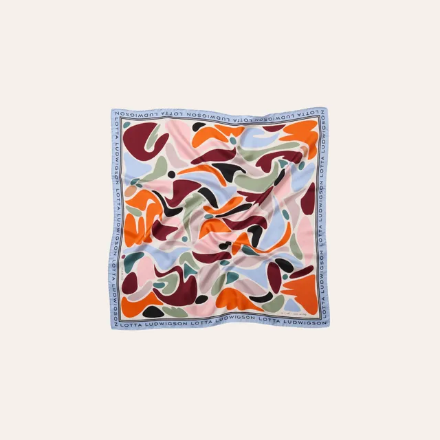 lotta-ludwigson-soft-optimism-silk-foulard-48x48cm-hellblau image 1