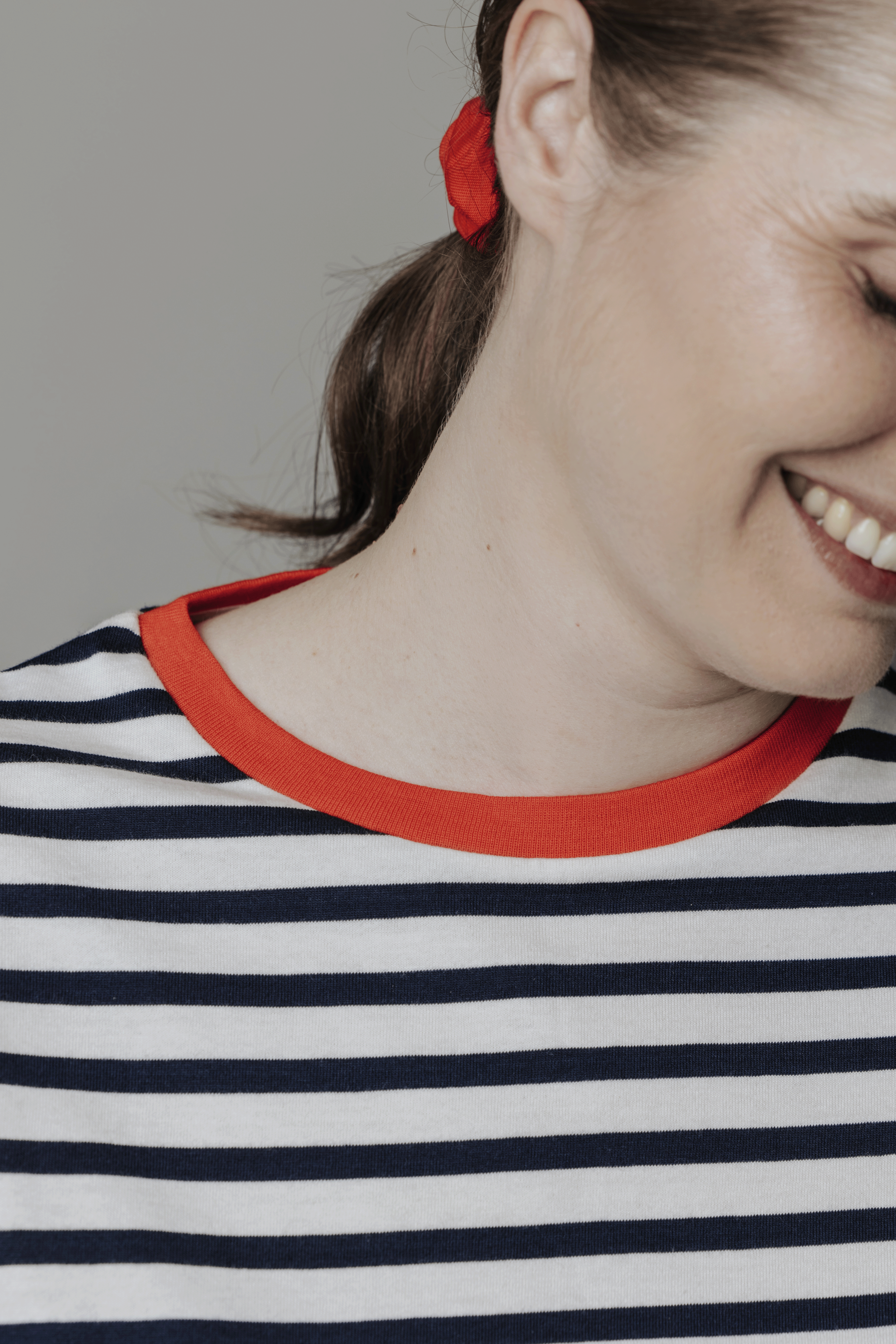 lotta-ludwigson-luma-t-shirt-navy-blue-striped-aus-bio-baumwolle-single-jersey image 2