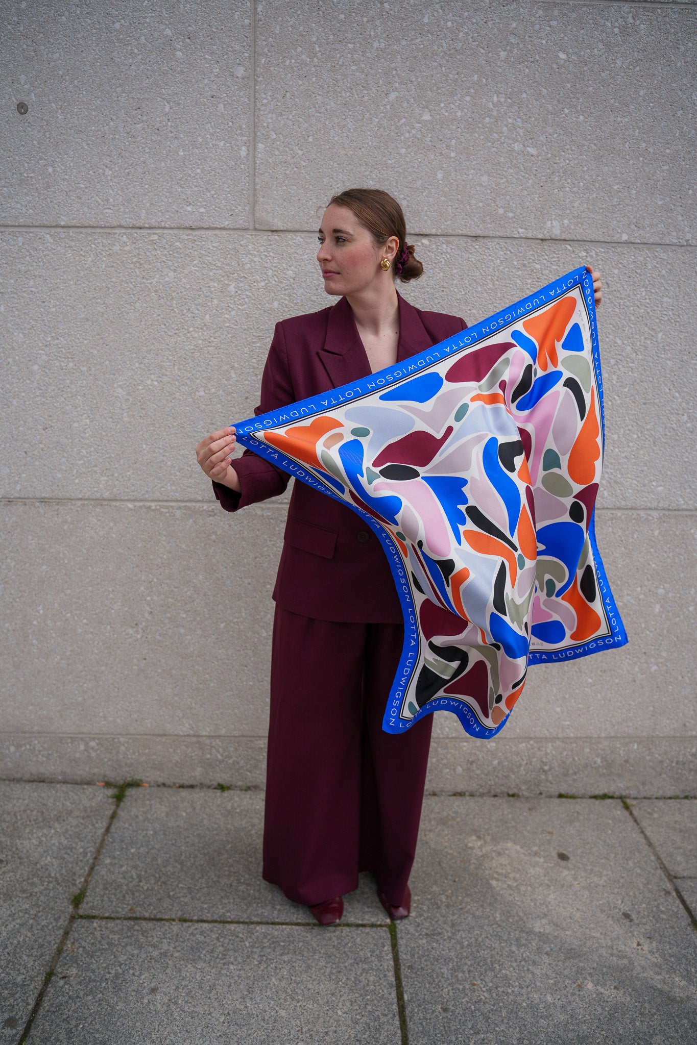 lotta-ludwigson-bold-optimism-seidentuch-90x90cm-silk-scarf image 4