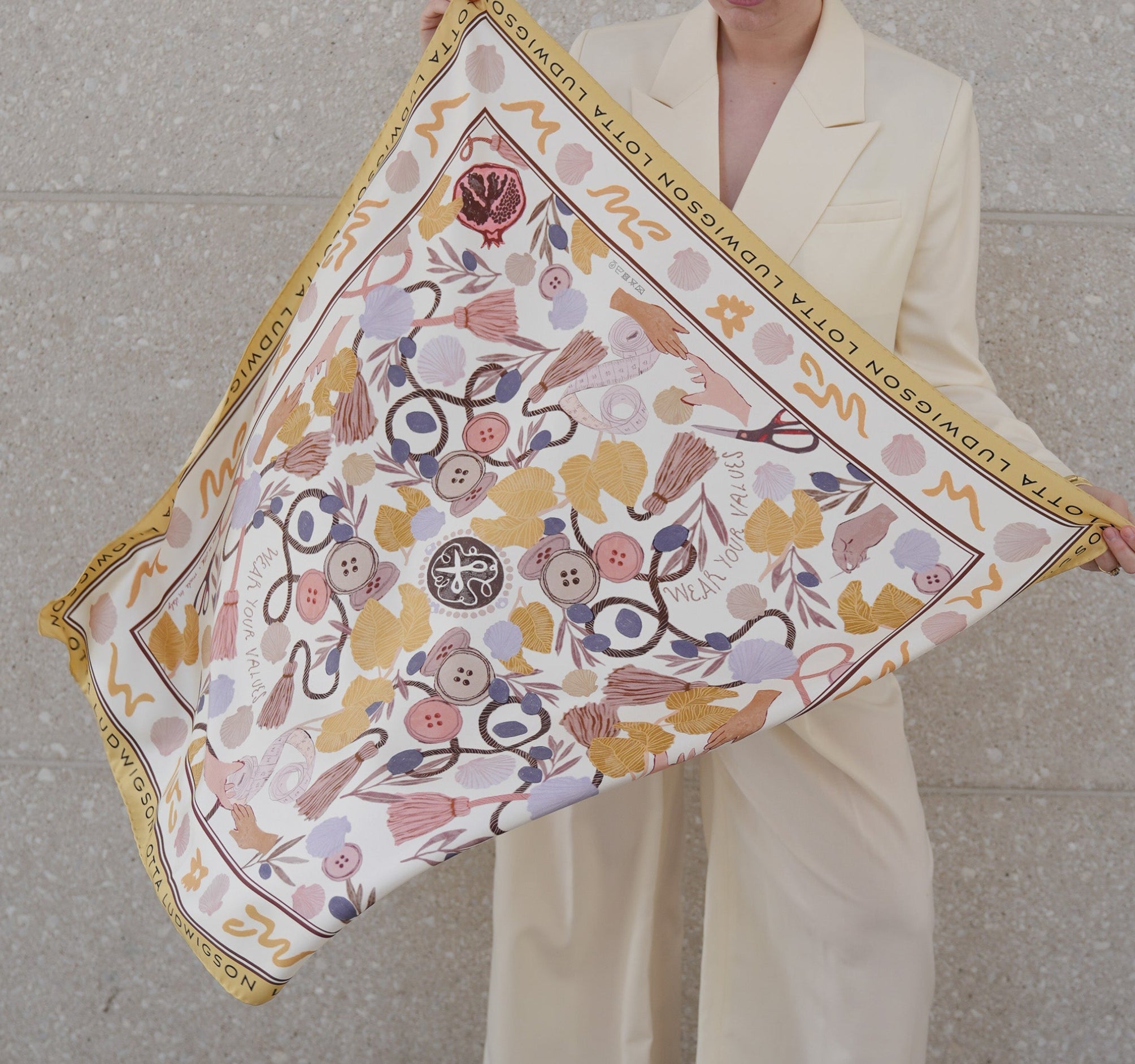 lotta-ludwigson-modern-heritage-silk-foulard-90x90cm image 5