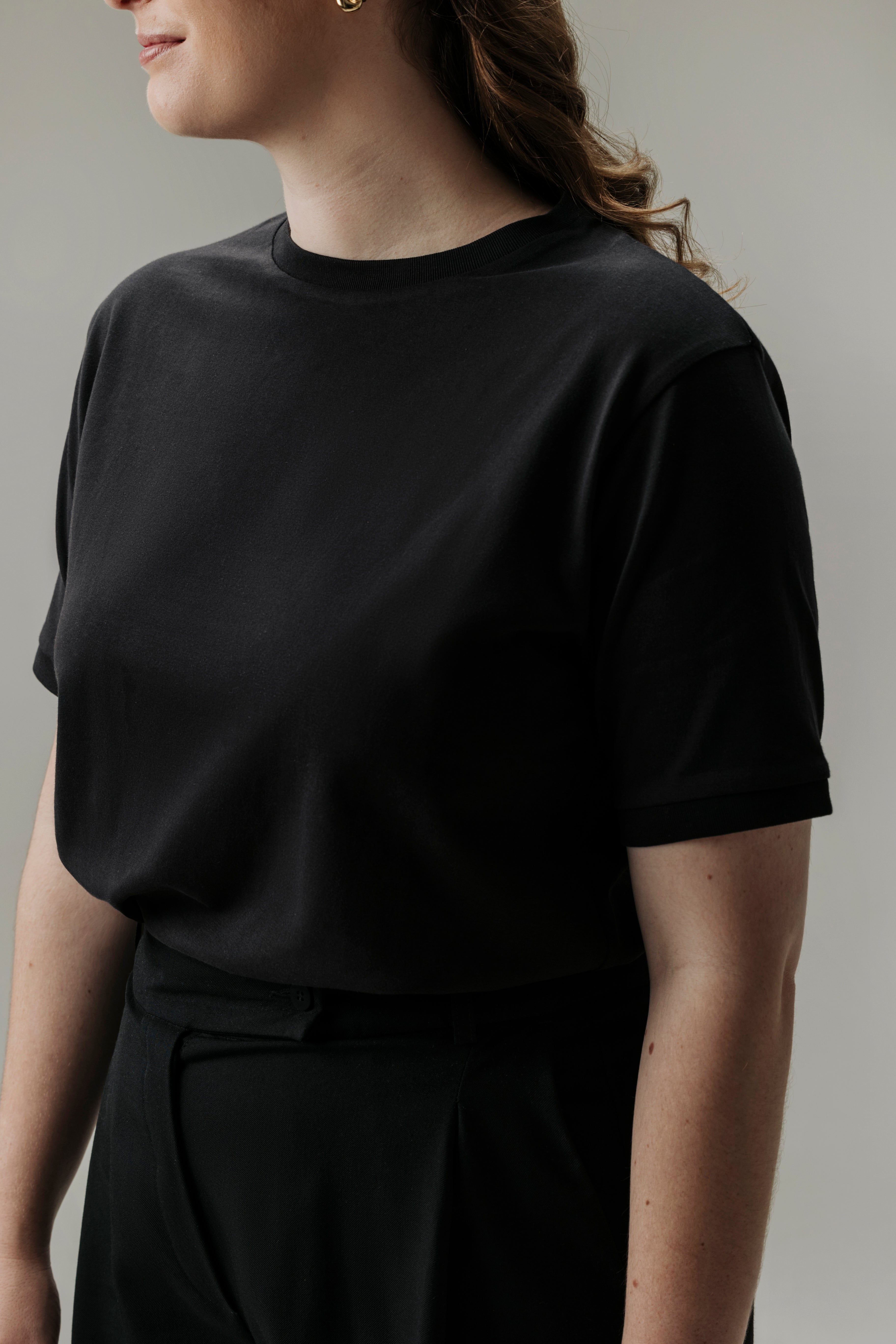 lotta-ludwigson-luma-midweight-single-jersey-t-shirt-black-bio-baumwolle image 3