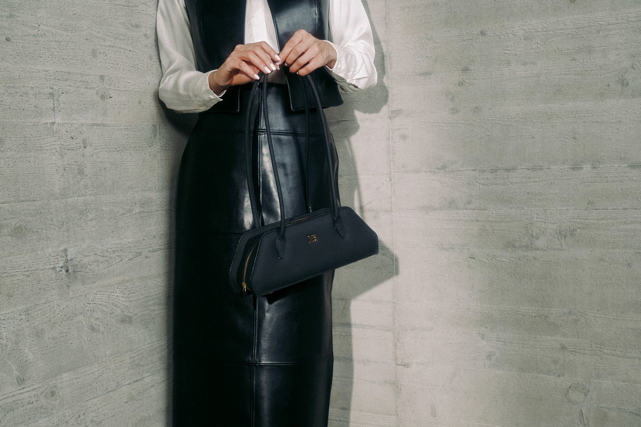 lotta-ludwigson-runa-pencil-skirt-mirum-black-vegan-leather image 6