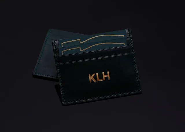 klh-kartenetui-aus-kalbsleder-dunkelgr-n-mit-goldpr-gung image 1