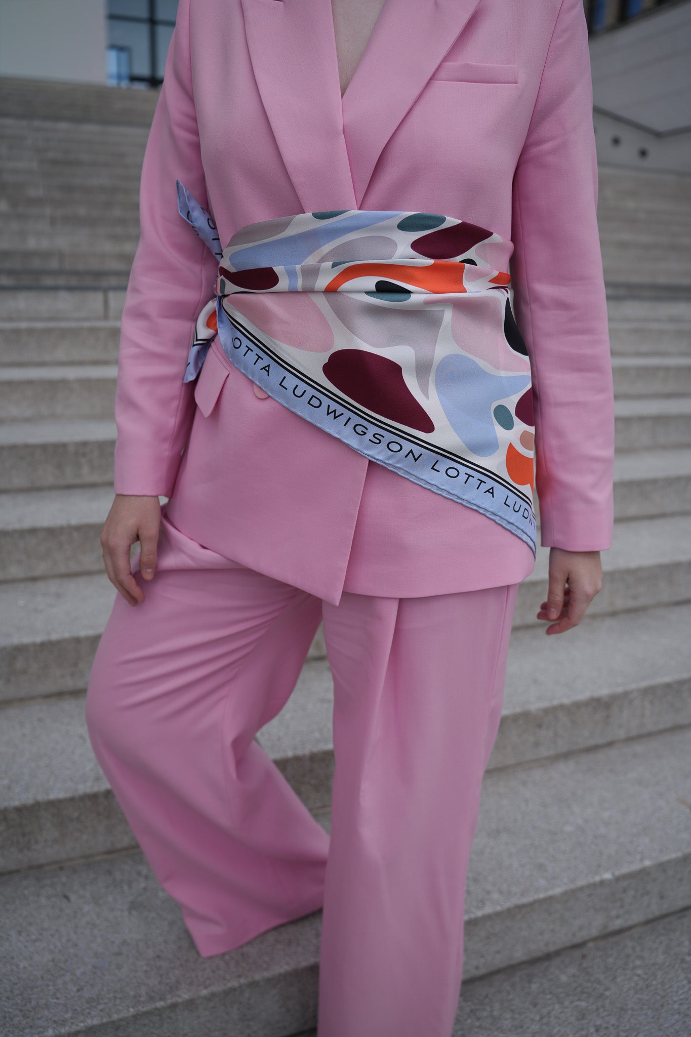 lotta-ludwigson-soft-optimism-silk-foulard-90x90cm-hellblau image 1