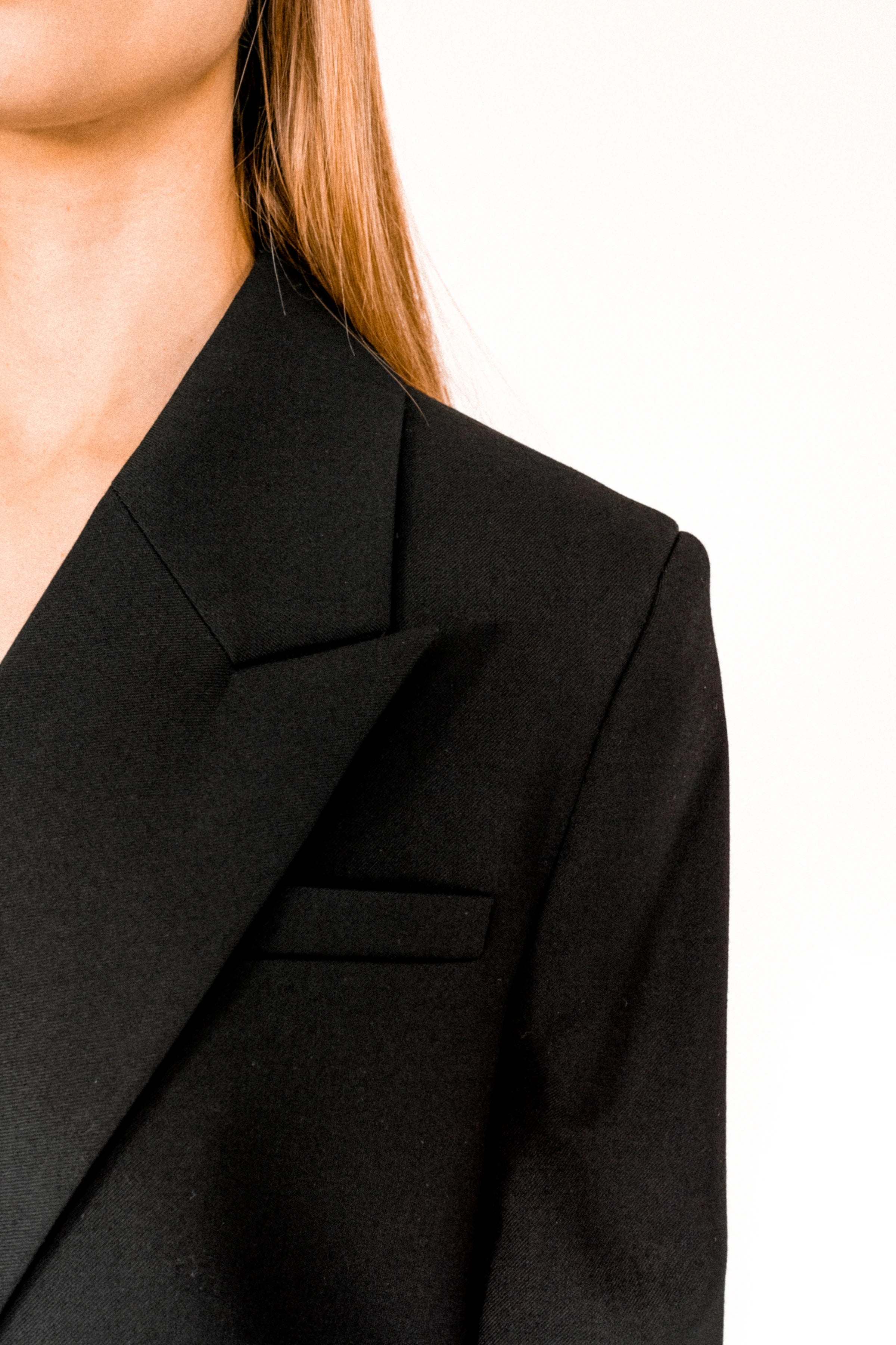 lotta-ludwigson-alva-blazer-tuxedo-black-oversize-woll-blazer image 5